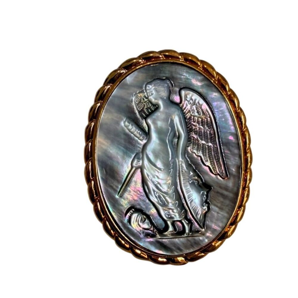Vintage Lee Sands Black Mother of Pearl Winged Victory Cameo Brooch Pendant